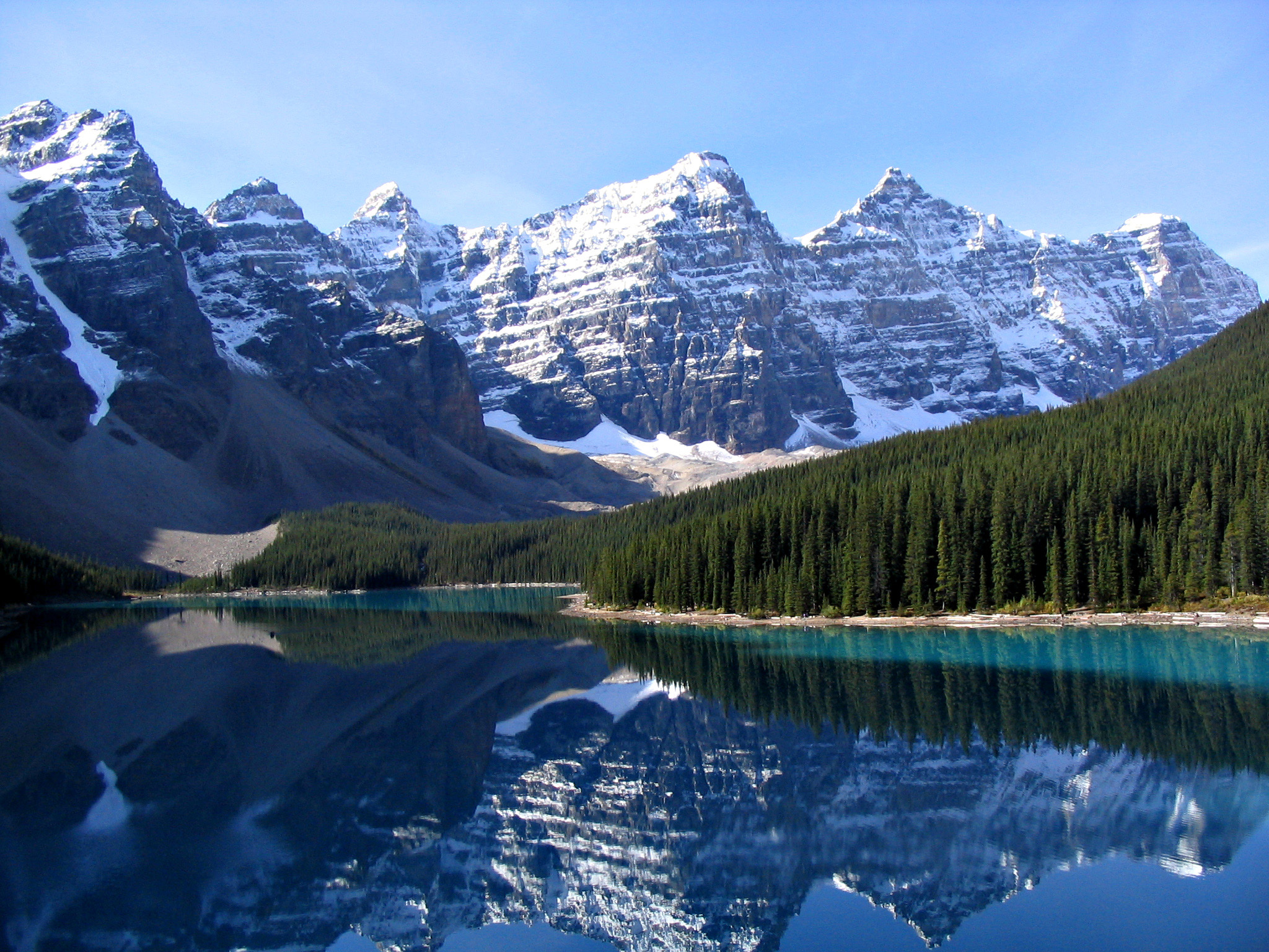 Moraine Lake and Lake Louise shuttles: the 2026 guide