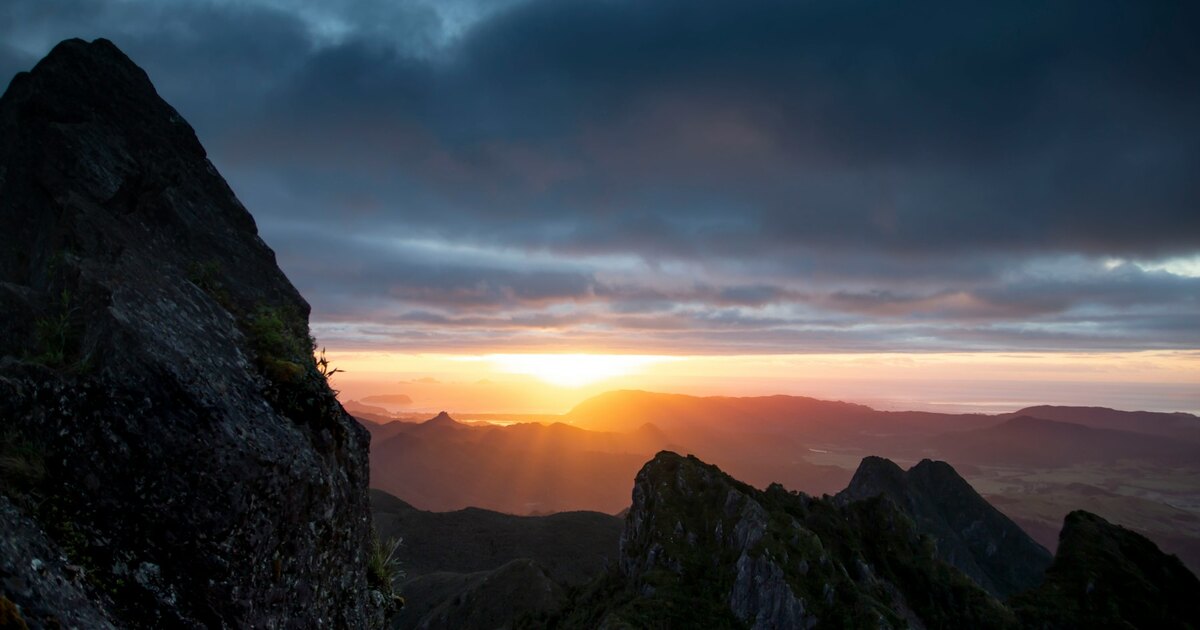 Pinnacles Hut bookings: dates, fees and cancellations